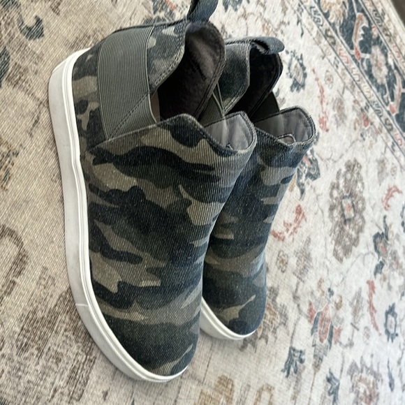 Size 6.5 Soda High Sole Shoes - Picture 3 of 6